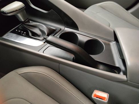 Used 2023 Hyundai Elantra SEL w/ Preferred Accessory Package FWD image 26