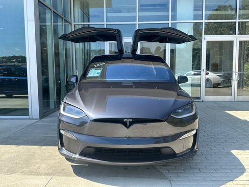 Used 2024 Tesla Model X image 19