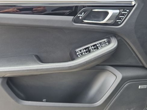 Certified 2021 Porsche Macan AWD/4WD image 22