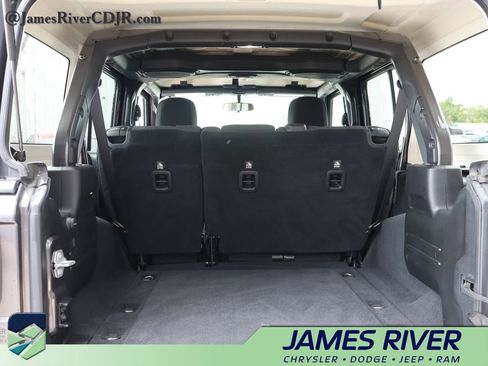 Used 2018 Jeep Wrangler Unlimited Sport AWD/4WD image 14