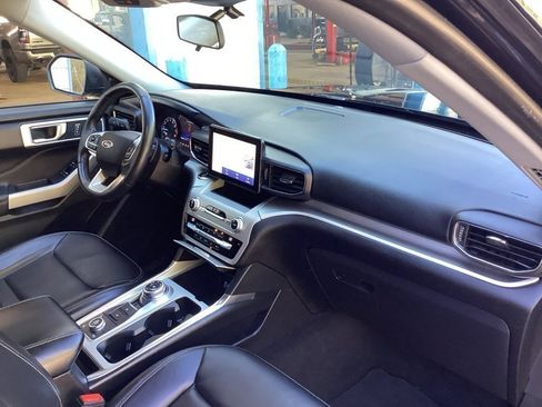 Used 2021 Ford Explorer XLT w/ Equipment Group 202A image 34