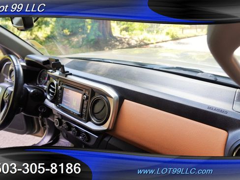 Used 2017 Toyota Tacoma SR5 w/ Tow Package AWD/4WD image 20