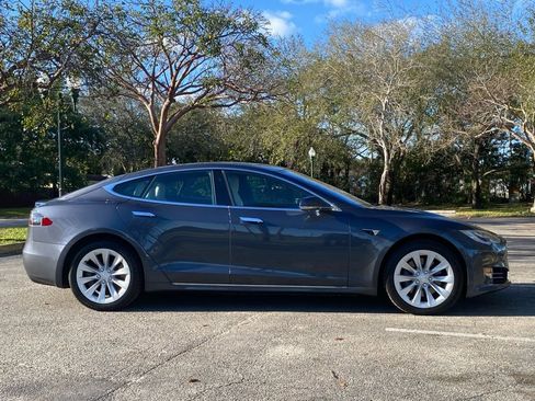 Used 2020 Tesla Model S Long Range Plus image 9