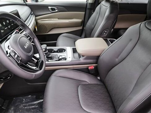 New 2026 Kia Carnival EX image 14