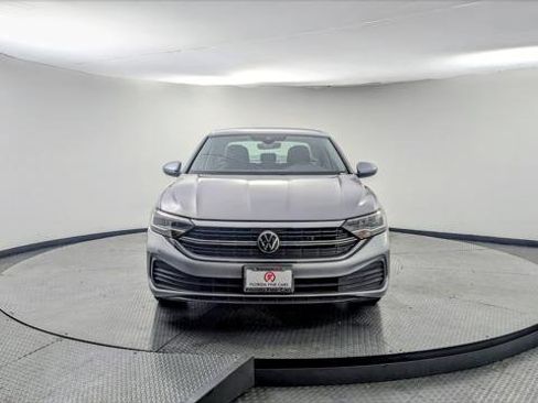 Used 2024 Volkswagen Jetta SE image 11