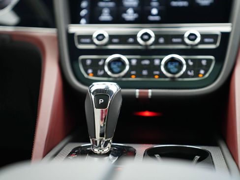 New 2026 Bentley Bentayga Extended Wheelbase AWD/4WD image 32