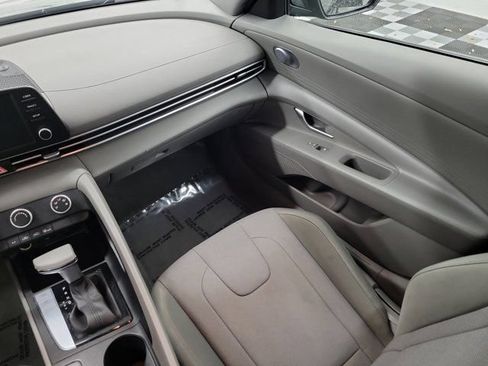 Used 2025 Hyundai Elantra SE FWD image 16
