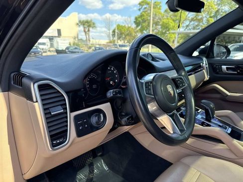 Used 2022 Porsche Cayenne AWD/4WD image 23