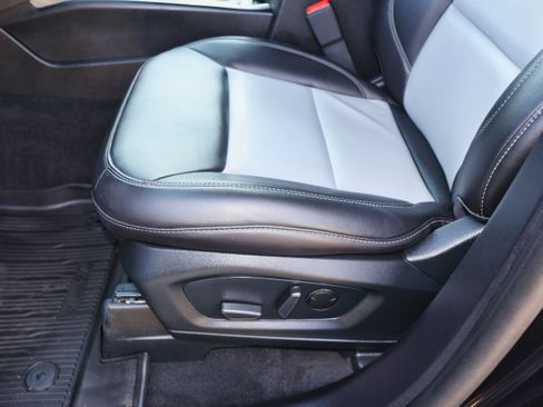 Used 2023 Ford Explorer XLT w/ Equipment Group 202A image 13