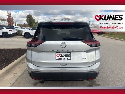 Used 2024 Nissan Rogue SV image 5