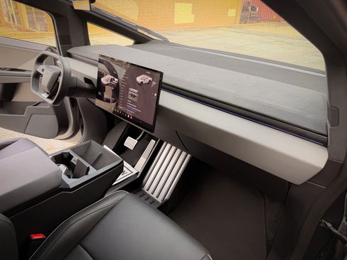 Used 2024 Tesla Cybertruck Cyberbeast AWD/4WD image 26
