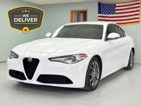 Used 2017 Alfa Romeo Giulia image 1