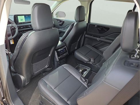 New 2026 Lincoln Aviator Premiere image 9