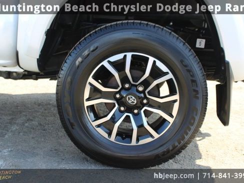 Used 2022 Toyota Tacoma TRD Sport image 8