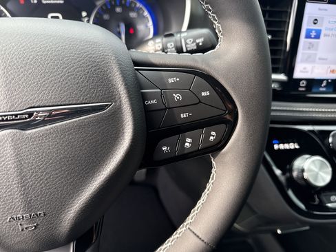 New 2026 Chrysler Pacifica Select w/ S Appearance Package image 21