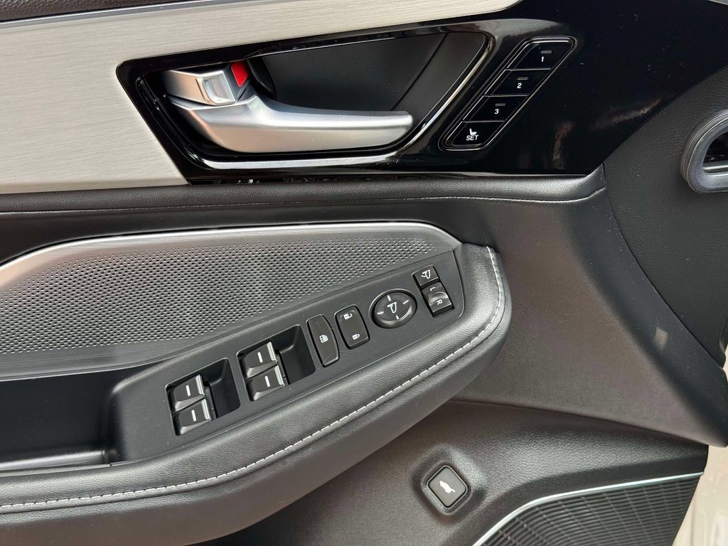 Certified 2025 Acura MDX w/ Technology Package AWD/4WD image 18