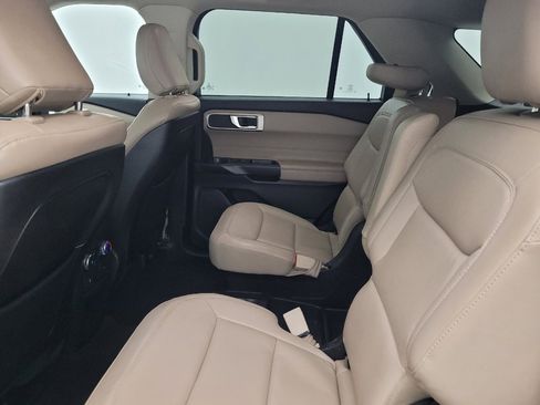 Used 2020 Ford Explorer XLT w/ Equipment Group 202A RWD image 18