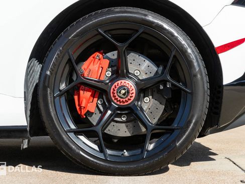 Used 2020 Lamborghini Huracan EVO image 9