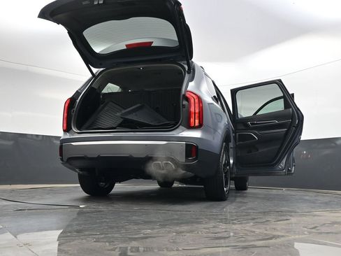 Used 2025 Kia Telluride S FWD image 40