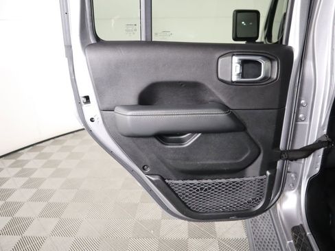 Used 2020 Jeep Gladiator Overland image 27