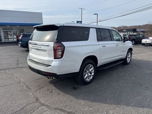 Used 2021 Chevrolet Suburban Premier w/ Premium Package image 7
