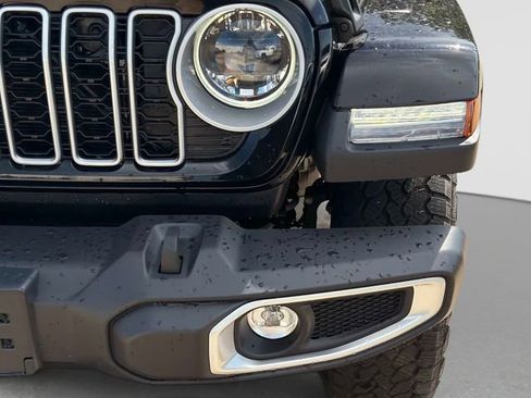 New 2026 Jeep Wrangler Unlimited Sahara AWD/4WD image 10