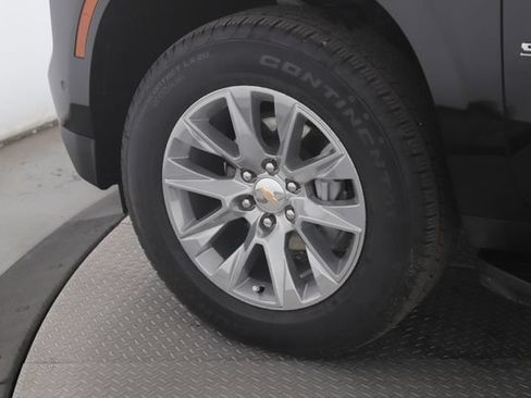 Used 2026 Chevrolet Suburban Premier w/ Sun And Tow Package AWD/4WD image 13