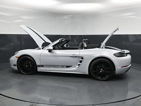 Used 2024 Porsche 718 Boxster RWD image 33