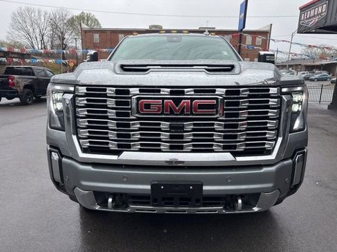 Used 2025 GMC Sierra 3500 Denali image 4