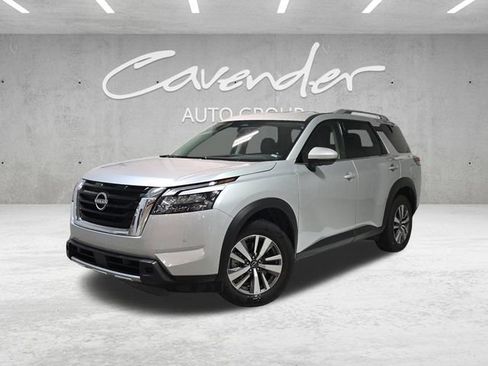 Certified 2025 Nissan Pathfinder SL AWD/4WD image 1