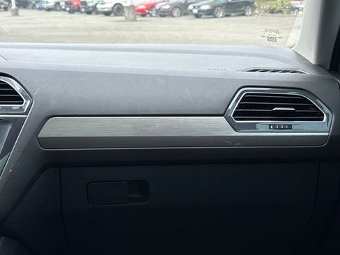 Used 2018 Volkswagen Tiguan SE w/ Panoramic Sunroof Package AWD/4WD image 14
