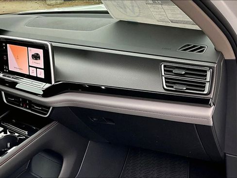 New 2026 Volkswagen Atlas Peak Edition image 16