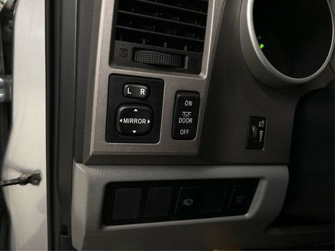 Used 2013 Toyota Sequoia SR5 AWD/4WD image 23