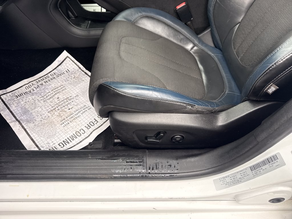 Used 2015 Chrysler 200 S w/ Comfort Group FWD image 31