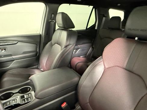 Used 2025 Honda Pilot Black Edition image 30