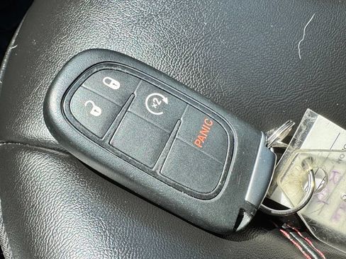 Used 2020 Jeep Cherokee Trailhawk w/ Cold Weather Group AWD/4WD image 42