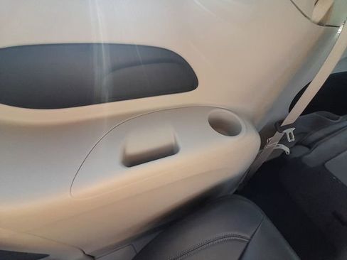 Used 2023 Chrysler Pacifica Touring-L FWD image 50