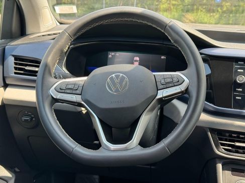 Used 2022 Volkswagen Taos SE AWD/4WD image 16