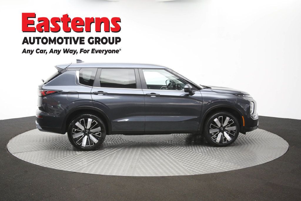 Used 2025 Mitsubishi Outlander SE FWD image 47