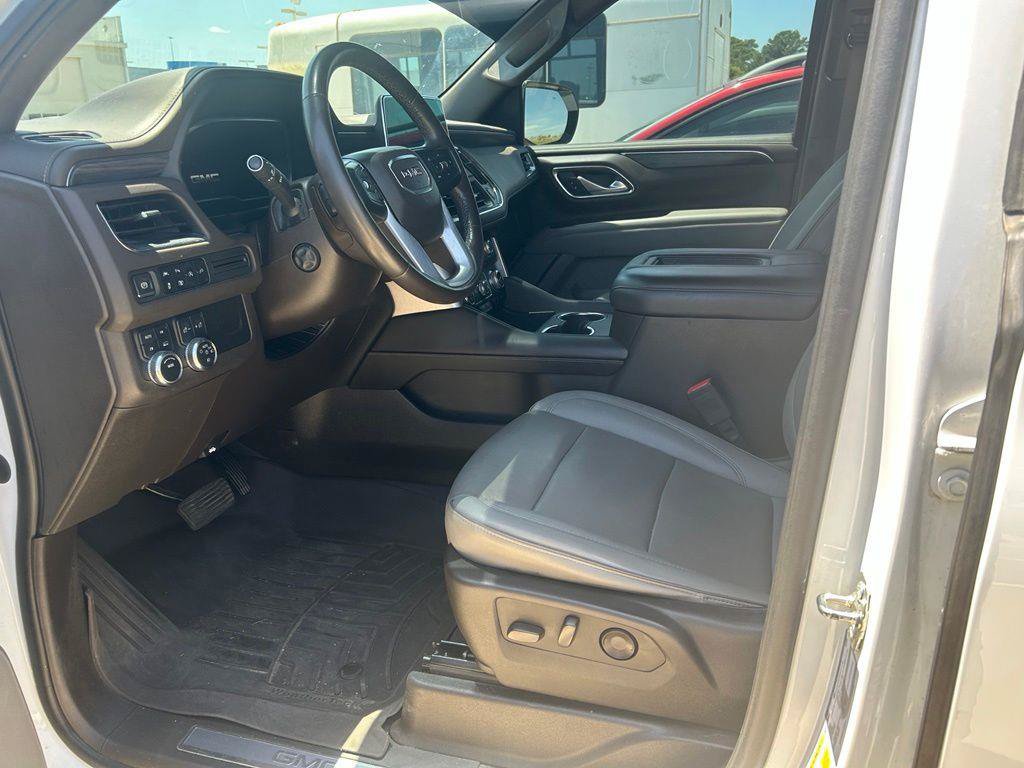 Used 2022 GMC Yukon SLT w/ SLT Luxury Package AWD/4WD image 11