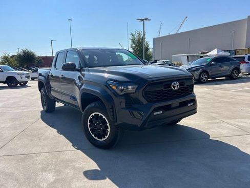 Certified 2025 Toyota Tacoma TRD Off-Road AWD/4WD image 1