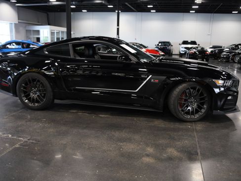 Used 2017 Ford Mustang GT Premium w/ GT Performance Package RWD image 8