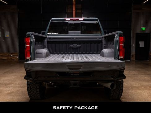 Used 2025 Chevrolet Silverado 3500 LTZ w/ LTZ Plus Package image 9