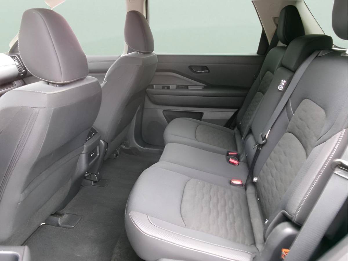 Used 2025 Nissan Pathfinder SV AWD/4WD image 10