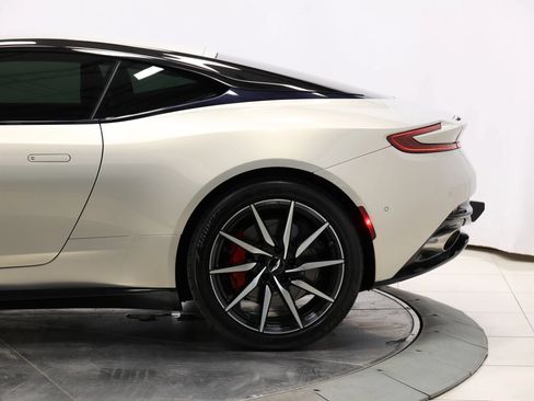 Used 2017 Aston Martin DB11 V12 RWD image 10