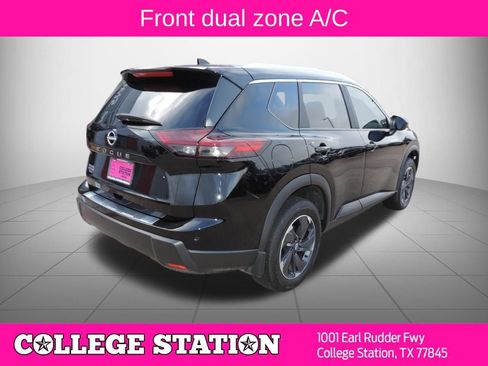 Certified 2026 Nissan Rogue SV w/ SV Premium Package FWD image 4