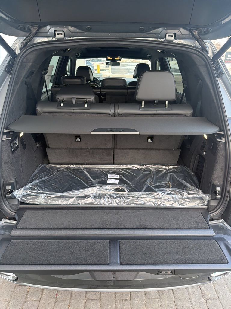New 2026 BMW X7 M60i AWD/4WD image 9