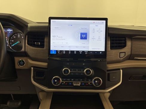 Used 2024 Ford Expedition Max Limited image 25