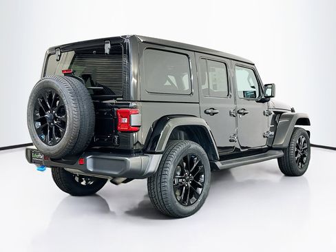 Used 2023 Jeep Wrangler Sahara w/ Cold Weather Group image 9
