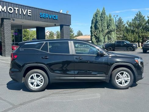 Used 2024 GMC Terrain SLE AWD/4WD image 2